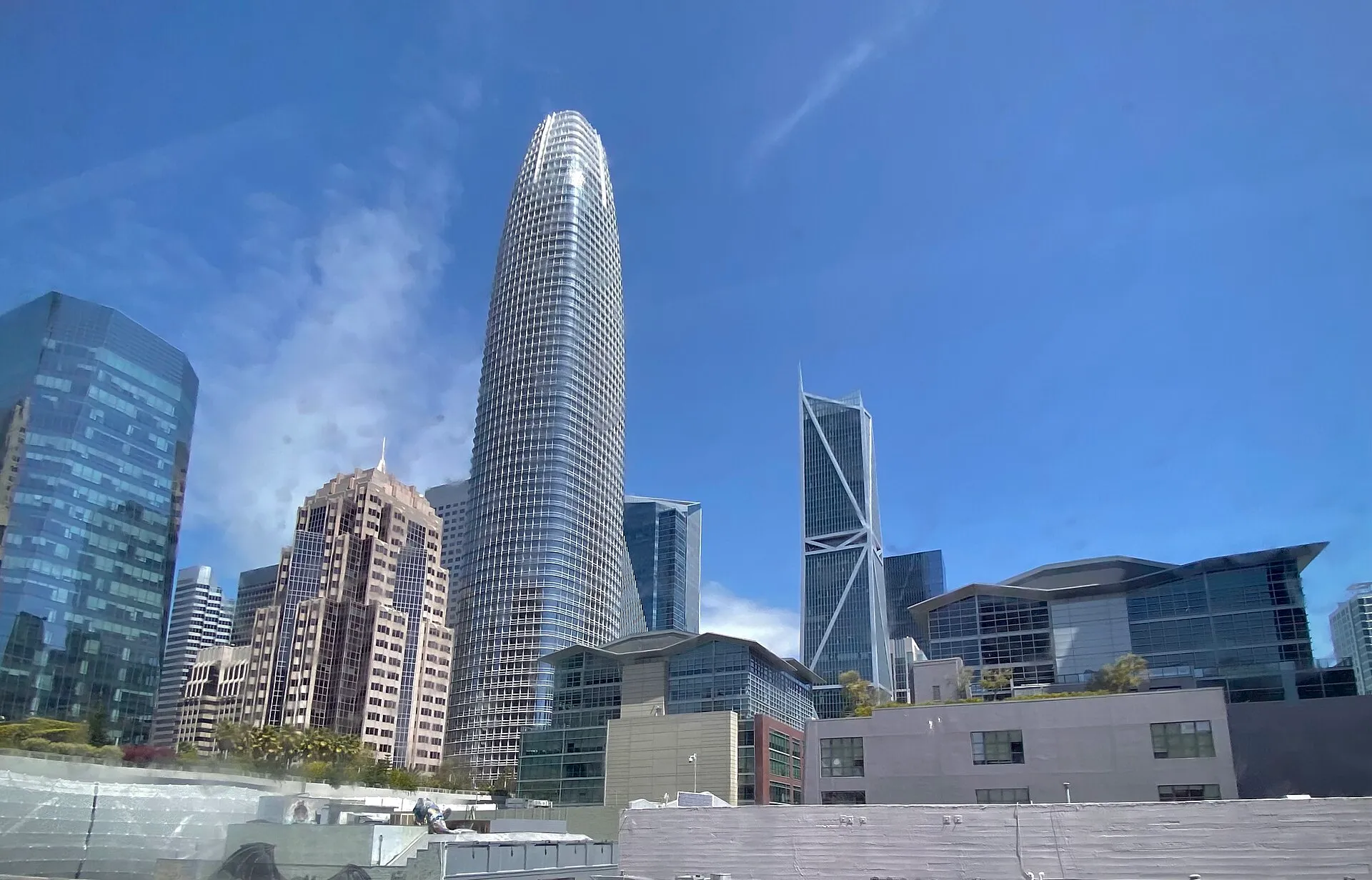Salesforce tower skyline, illustrating Salesforce earnings